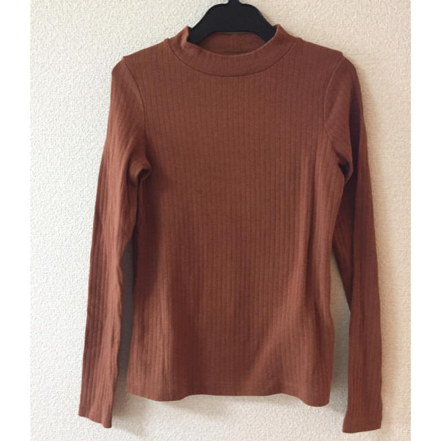 UNIQLO(ユニクロ)のUNIQLO リブハイネックＴ ブラウン Sサイズ レディースのトップス(Tシャツ(長袖/七分))の商品写真