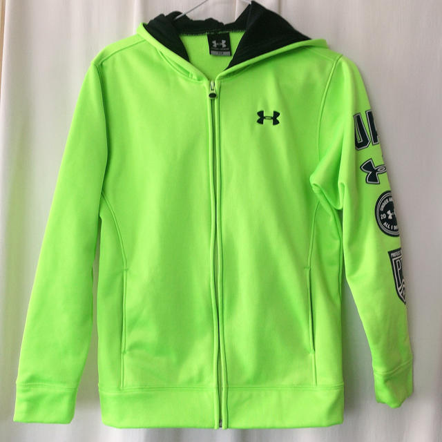 UNDER ARMOUR(アンダーアーマー)のアンダーアーマージュニアYLGパーカー美品 キッズ/ベビー/マタニティのキッズ服男の子用(90cm~)(ジャケット/上着)の商品写真