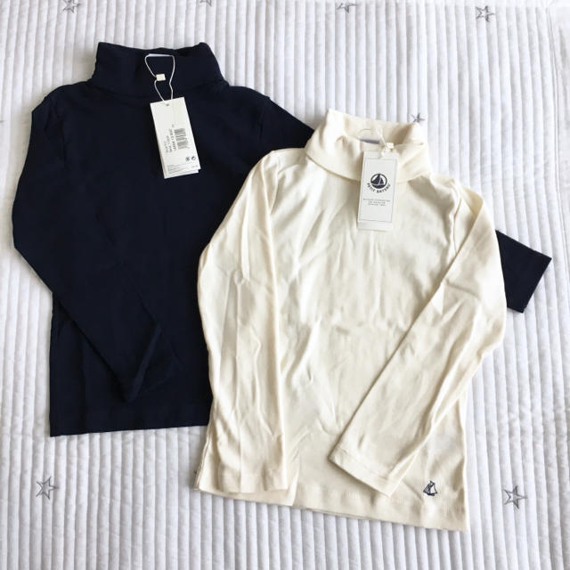 PETIT BATEAU(プチバトー)の＊ご専用＊新品未使用 プチバトー  タートルネック長袖 Tシャツセット 5ans キッズ/ベビー/マタニティのキッズ服男の子用(90cm~)(Tシャツ/カットソー)の商品写真