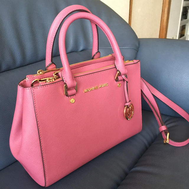 Michael Kors(マイケルコース)の【エスメラルダ様専用】スモールサッチェル ハンドバッグ レザー ピンク 2way レディースのバッグ(ハンドバッグ)の商品写真