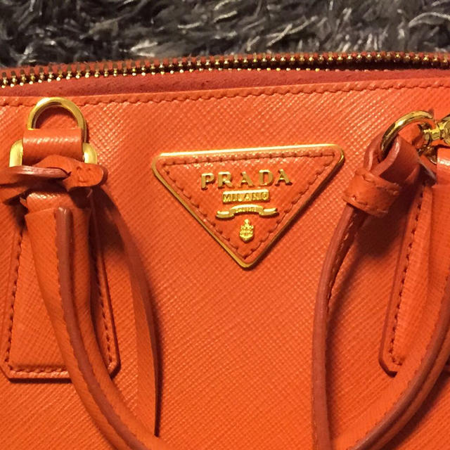 『サイズレア！』サフィアーノ  オレンジ　PRADA バッグ