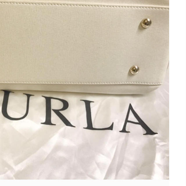 Furla(フルラ)のFURLA ★ホワイト★ショルダーバッグ レディースのバッグ(ショルダーバッグ)の商品写真
