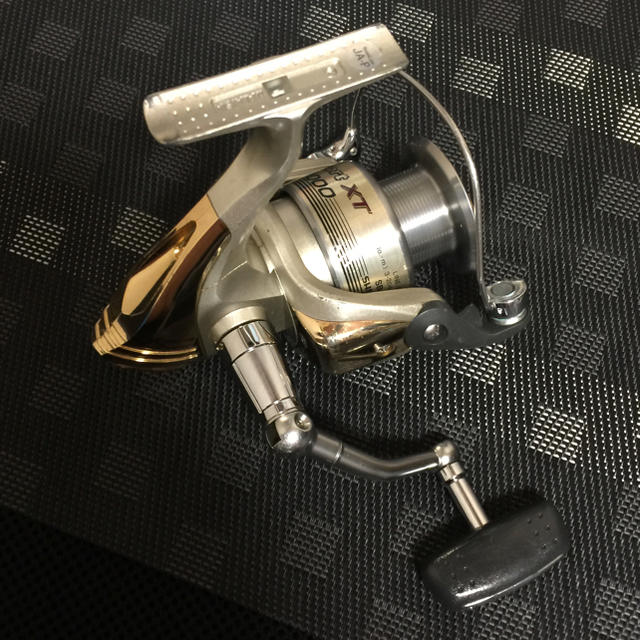 SHIMANO(シマノ)のシマノ accort xt 4000 スポーツ/アウトドアのフィッシング(リール)の商品写真