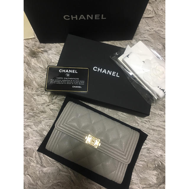 CHANEL(シャネル)のBOY CHANEL 三つ折り財布 レディースのファッション小物(財布)の商品写真