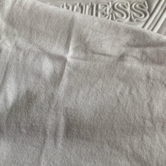 GUESS(ゲス)のguess 白Tシャツ Sサイズ レディースのトップス(Tシャツ(半袖/袖なし))の商品写真