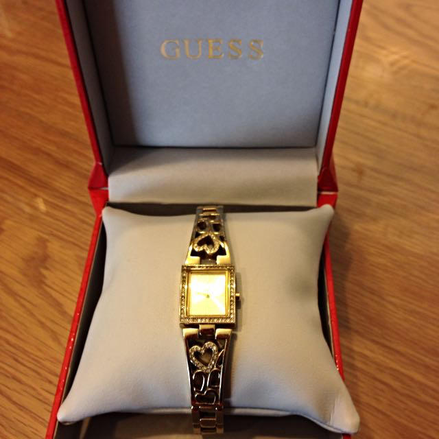 GUESS(ゲス)のGUESSハート時計 レディースのファッション小物(腕時計)の商品写真