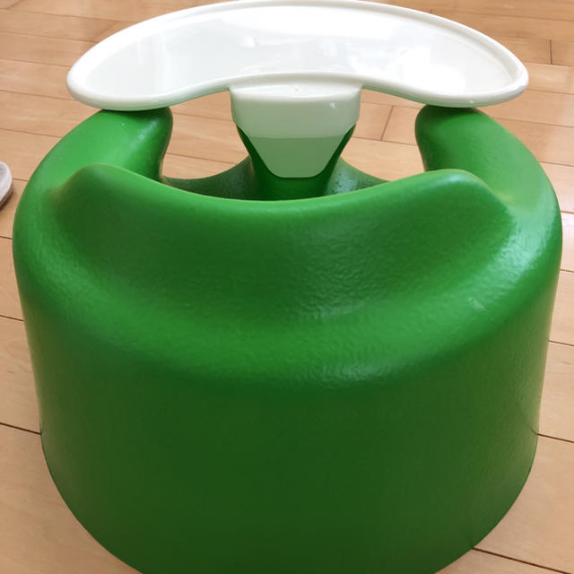 Bumbo(バンボ)のバンボ テーブル付き グリーン キッズ/ベビー/マタニティのキッズ/ベビー/マタニティ その他(その他)の商品写真