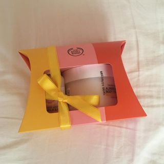 ザボディショップ(THE BODY SHOP)のアーモンドミルク セット(ボディクリーム)