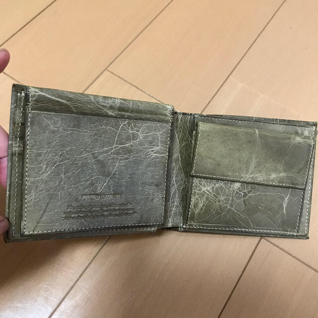 TAKEO KIKUCHI(タケオキクチ)の《新品未使用》《TAKEO KIKUCHI》《クラック加工 牛革折り財布》 メンズのファッション小物(折り財布)の商品写真