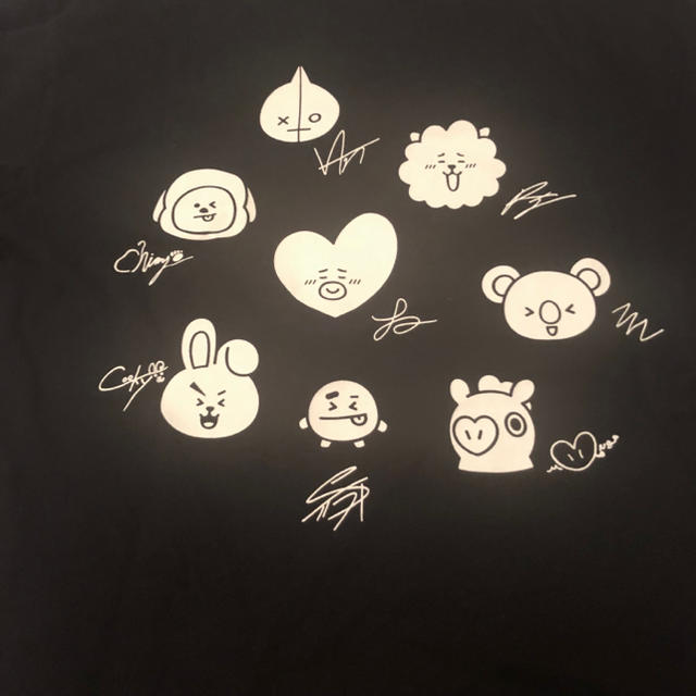 防弾少年団(BTS)(ボウダンショウネンダン)の★新品★ユニクロ×BT21 グラフィックTシャツ 黒 メンズのトップス(Tシャツ/カットソー(半袖/袖なし))の商品写真