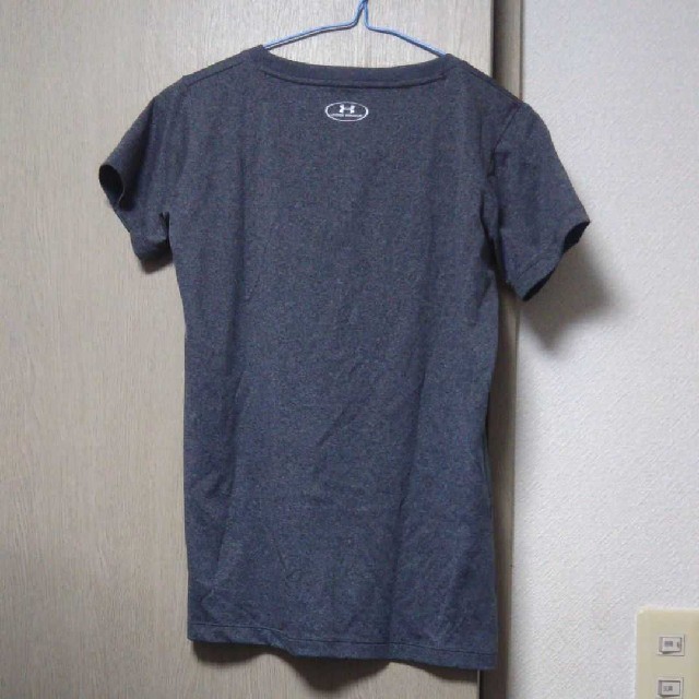 UNDER ARMOUR(アンダーアーマー)のアンダーアーマー レディースTシャツ グレー S レディースのトップス(Tシャツ(半袖/袖なし))の商品写真