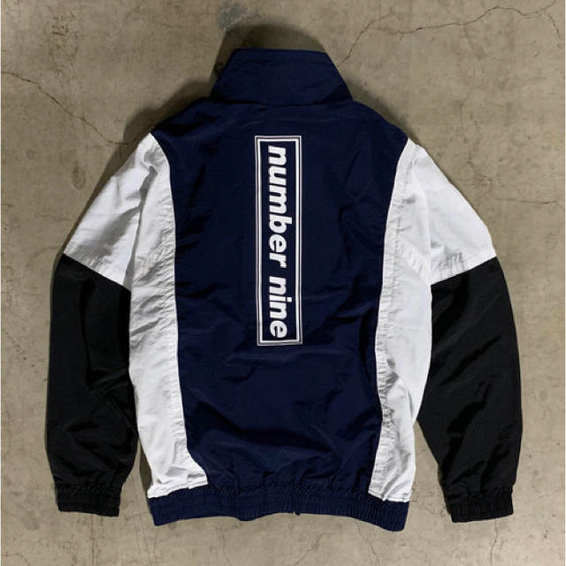 NUMBER (N)INE(ナンバーナイン)の新品】NUMBER NINE ナンバーナイン トラックジャケット ルーズフィット メンズのジャケット/アウター(ナイロンジャケット)の商品写真