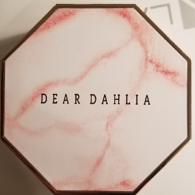 DEAR DAHLIA クッションファンデ コスメ/美容のベースメイク/化粧品(ファンデーション)の商品写真