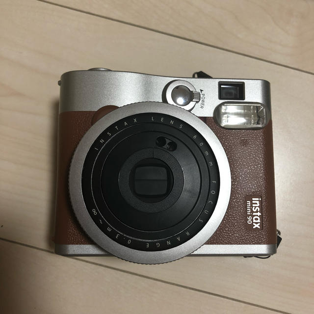 富士フイルム(フジフイルム)のfujifirm " instax mini90 ネオクラシック ブラウン " スマホ/家電/カメラのカメラ(フィルムカメラ)の商品写真