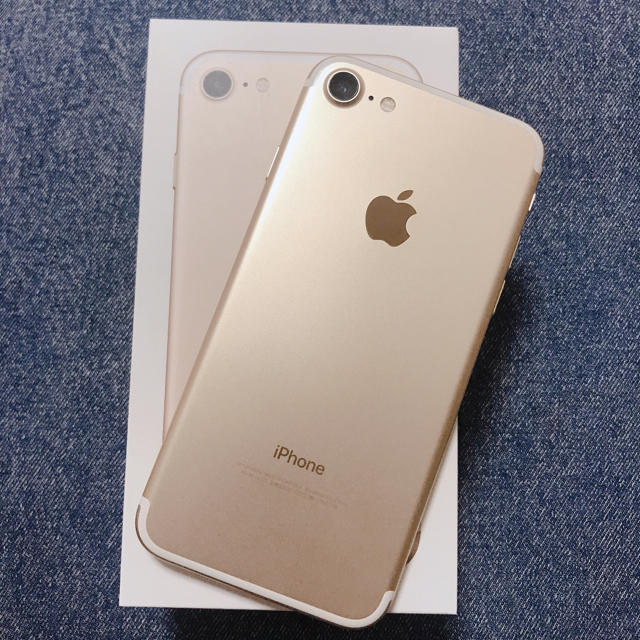 apple iPhone7 本体  ゴールド