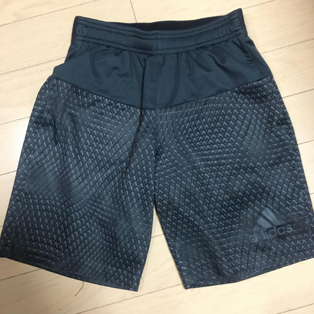 adidas(アディダス)のadidas キッズハーフパンツ3点セット！130と140中古！ キッズ/ベビー/マタニティのキッズ服男の子用(90cm~)(パンツ/スパッツ)の商品写真