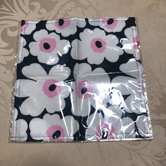 marimekko(マリメッコ)のmarimekko for FINNAIRグッズ インテリア/住まい/日用品の日用品/生活雑貨/旅行(旅行用品)の商品写真