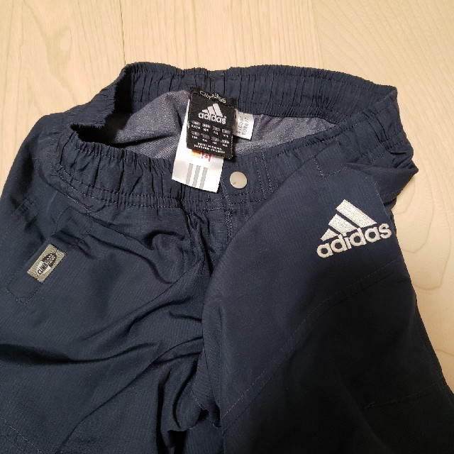 adidas(アディダス)のAdidas ハーフパンツ　紺　110センチ キッズ/ベビー/マタニティのキッズ服男の子用(90cm~)(パンツ/スパッツ)の商品写真