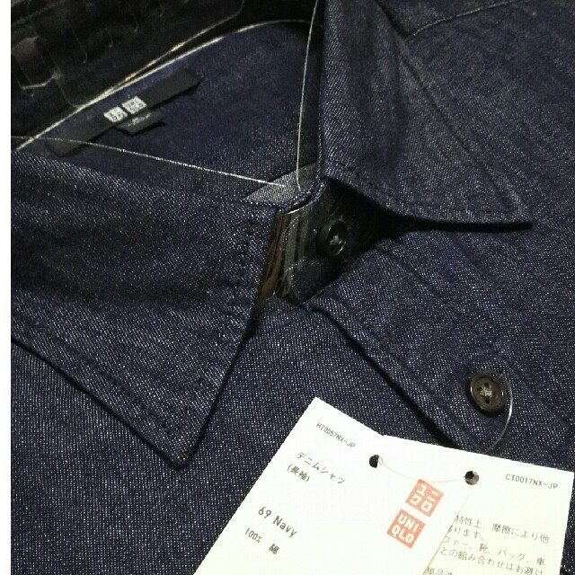 UNIQLO(ユニクロ)のネイビーデニムシャツ メンズのトップス(シャツ)の商品写真