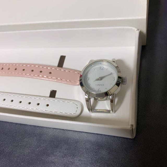 CLINIQUE(クリニーク)のCLINIQUE 白 ピンク 腕時計 レディースのファッション小物(腕時計)の商品写真