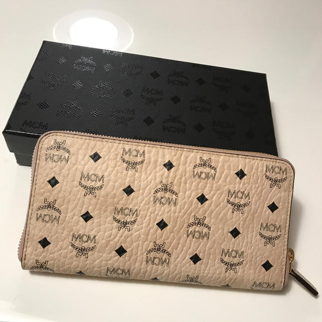 MCM(エムシーエム)のMCM 長財布 アイボリー ピンク 新品 レディースのファッション小物(財布)の商品写真