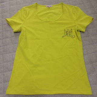 ユニクロ(UNIQLO)のUNIQLO 黄色Tシャツ(嵐刺繍入)(アイドルグッズ)
