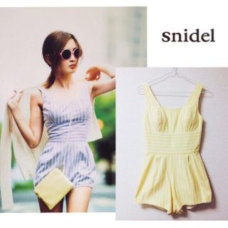 スナイデル(SNIDEL)の♡売切りSALE♡ ストライプロンパース(オールインワン)