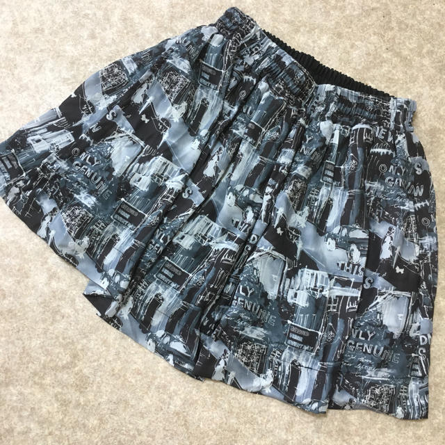 JEANASIS(ジーナシス)のJEANASIS ジーナシス 派手柄ミニスカート リバーシブル レディースのスカート(ミニスカート)の商品写真