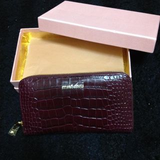 ミュウミュウ(MIU MIU)のmiumiu/長財布/赤紫(財布)