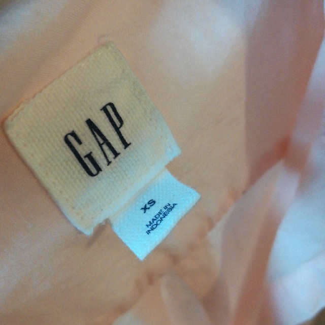 GAP(ギャップ)のGAP 半袖シャツ ピンク XS レディース レディースのトップス(シャツ/ブラウス(半袖/袖なし))の商品写真