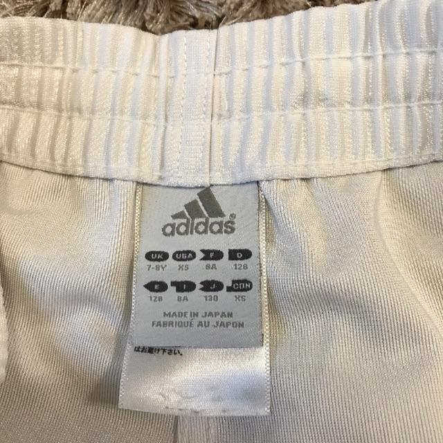 adidas(アディダス)の130 アディダス 白短パン キッズ/ベビー/マタニティのキッズ服男の子用(90cm~)(パンツ/スパッツ)の商品写真