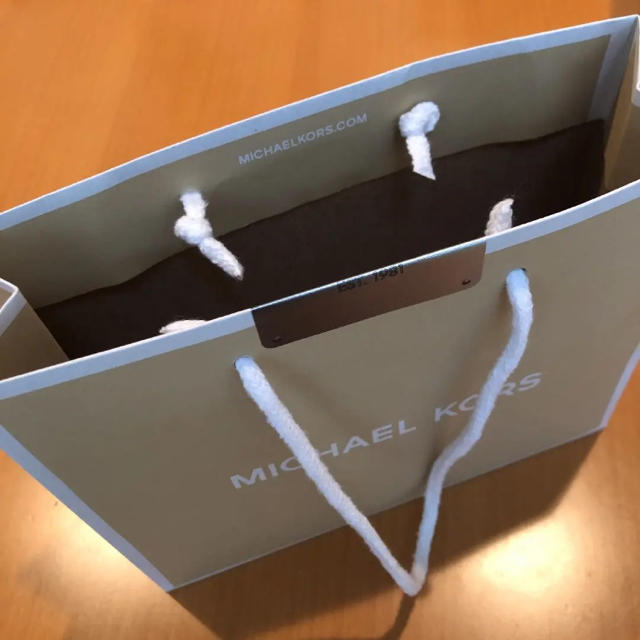 Michael Kors(マイケルコース)の美品⭐︎マイケルコース 空箱 手提げ袋 送料込 レディースのバッグ(ショップ袋)の商品写真