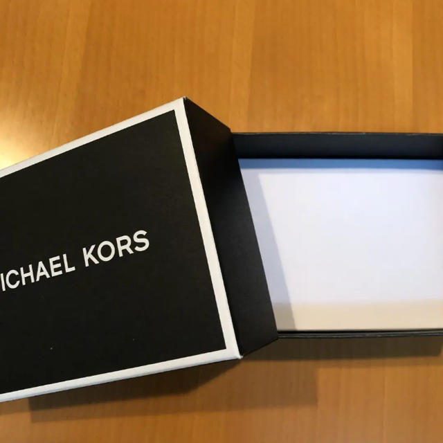Michael Kors(マイケルコース)の美品⭐︎マイケルコース 空箱 手提げ袋 送料込 レディースのバッグ(ショップ袋)の商品写真