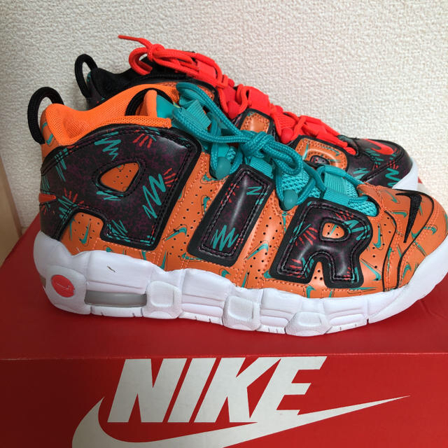 NIKE(ナイキ)のモアテンAIR MORE UPTEMPO WHAT THE 90s 25cm レディースの靴/シューズ(スニーカー)の商品写真