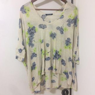 パドカレ(pas de calais)のパドカレお花柄カットソー(Tシャツ(長袖/七分))