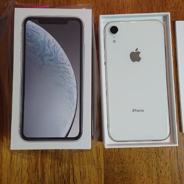 ★新品★iPhone XR 128GB 白