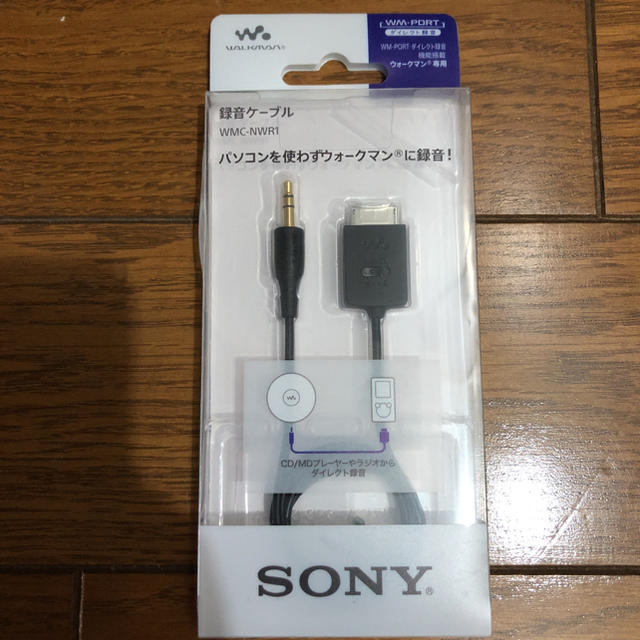 SONY(ソニー)のウォークマンケーブル スマホ/家電/カメラのスマートフォン/携帯電話(バッテリー/充電器)の商品写真