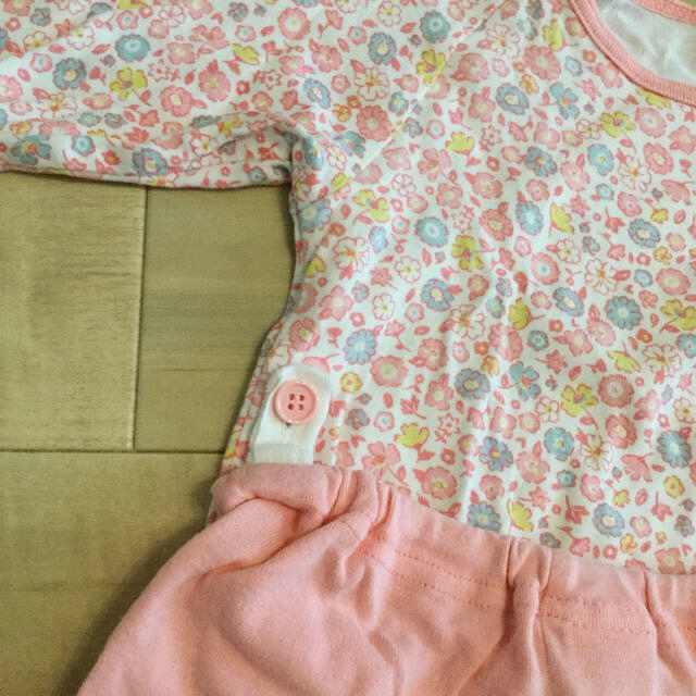 アカチャンホンポ(アカチャンホンポ)の花柄 パジャマ キッズ/ベビー/マタニティのベビー服(~85cm)(パジャマ)の商品写真