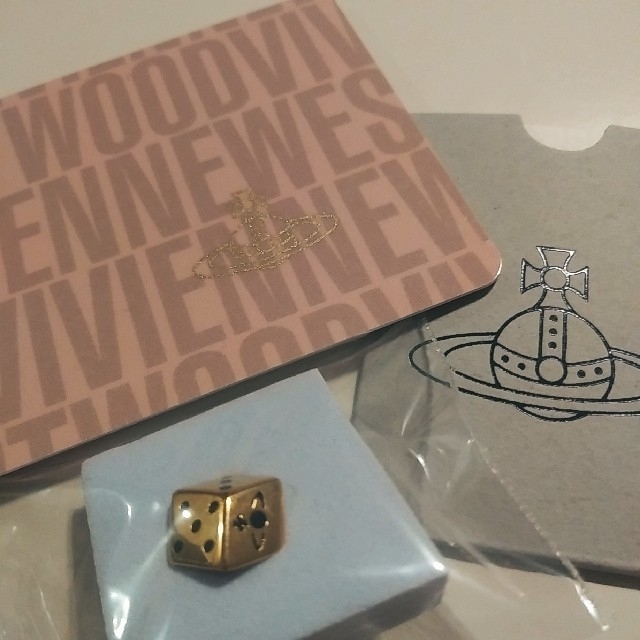 Vivienne Westwood(ヴィヴィアンウエストウッド)のvivienne  westwood 　ゴールド　サイコロピアス メンズのアクセサリー(ピアス(片耳用))の商品写真