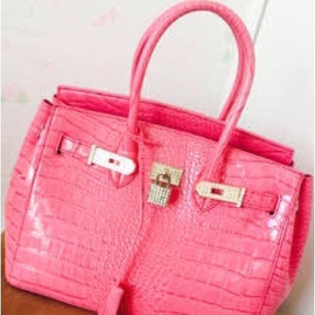LUELU(ルエル)のLUELUルエル送料込♡クロコダイルbag希少ピンク新品 レディースのバッグ(ハンドバッグ)の商品写真