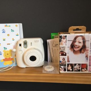 フジフイルム(富士フイルム)の『チェキ』Instagram mini 8 FUJIFILM【ホワイト】(フィルムカメラ)