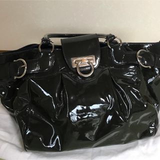 サルヴァトーレフェラガモ(Salvatore Ferragamo)のフェラガモ エナメルバック(ハンドバッグ)