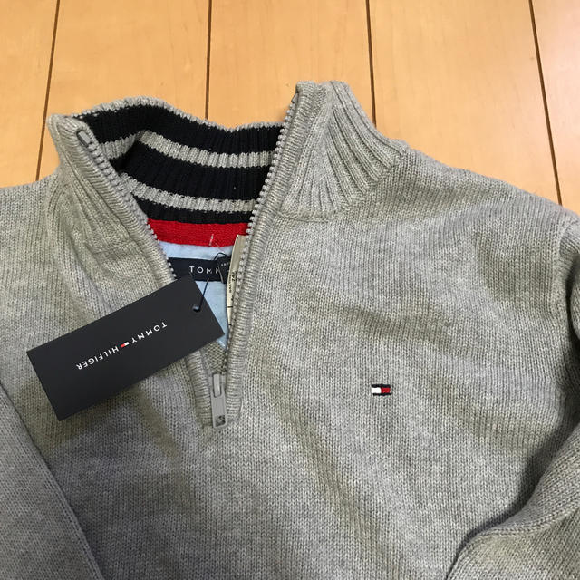 TOMMY HILFIGER(トミーヒルフィガー)の送料無料！新品未使用タグ付きトミーヒルフィガージップアップセーター150 キッズ/ベビー/マタニティのキッズ服男の子用(90cm~)(ニット)の商品写真