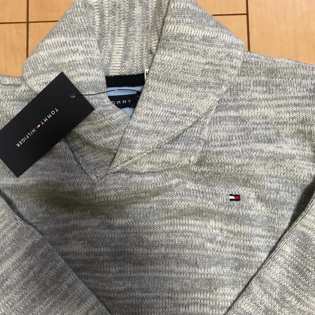 TOMMY HILFIGER(トミーヒルフィガー)の送料無料！新品タグ付きトミーヒルフィガーセーター150サイズ キッズ/ベビー/マタニティのキッズ服男の子用(90cm~)(ニット)の商品写真