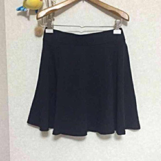 エイチアンドエム(H&M)のH&M♡黒フレアースカート(ミニスカート)