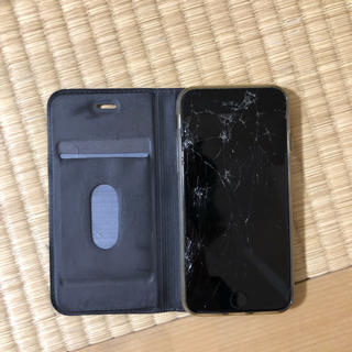 アイフォーン(iPhone)の破損しているiPhone8(スマートフォン本体)