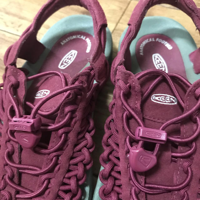 KEEN(キーン)のkeen ユニーク ボルドー 23.5 レディースの靴/シューズ(サンダル)の商品写真