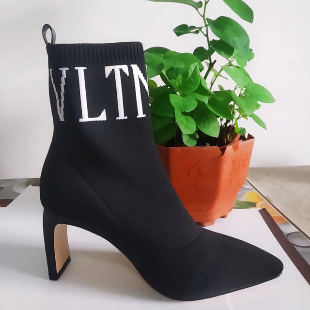 ZARA(ザラ)のソックスブーツ ブラック ヒール7.5cm VLTN(ノーブランド) レディースの靴/シューズ(ブーツ)の商品写真