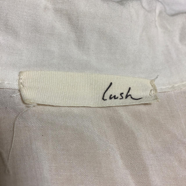 LUSH(ラッシュ)のlush 襟付き 長袖 ブラウス 白 ホワイト レディースのトップス(シャツ/ブラウス(長袖/七分))の商品写真