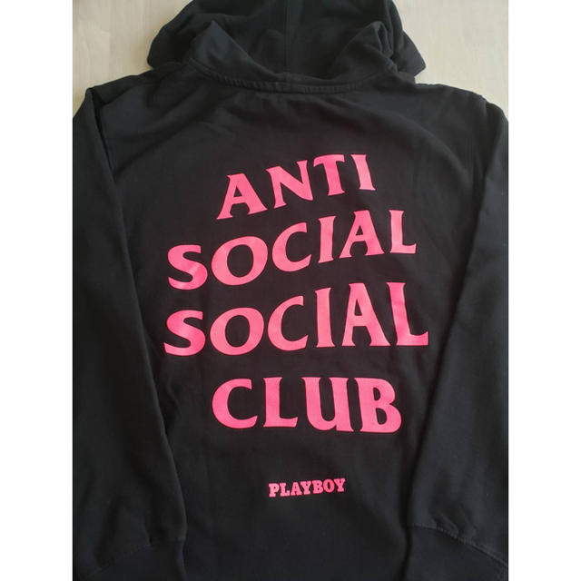 PLAYBOY(プレイボーイ)のANTI SOCIAL SOCIAL CLUB × Playboy パーカー M メンズのトップス(パーカー)の商品写真